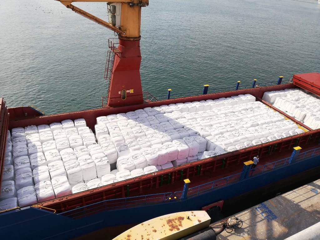 Nave carica di combustibile solido secondario a Civitavecchia