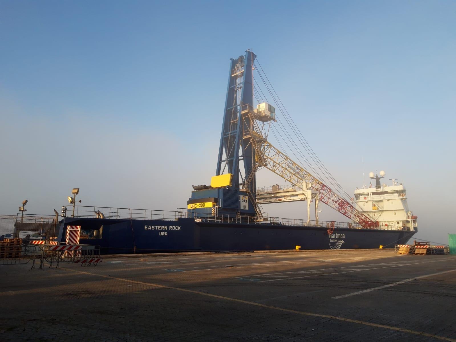 Eastern Rock (Mangusa – Hartman) trasferimento gru da Cagliari