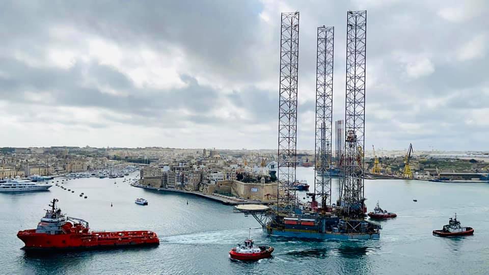 Finarge rimorchio il rig a Malta