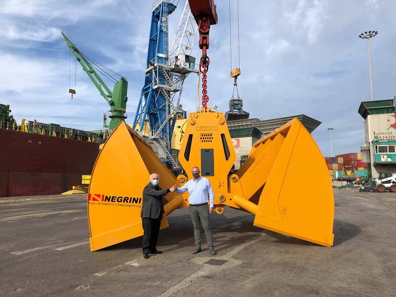 Negrini benna – porto di Bari (1)