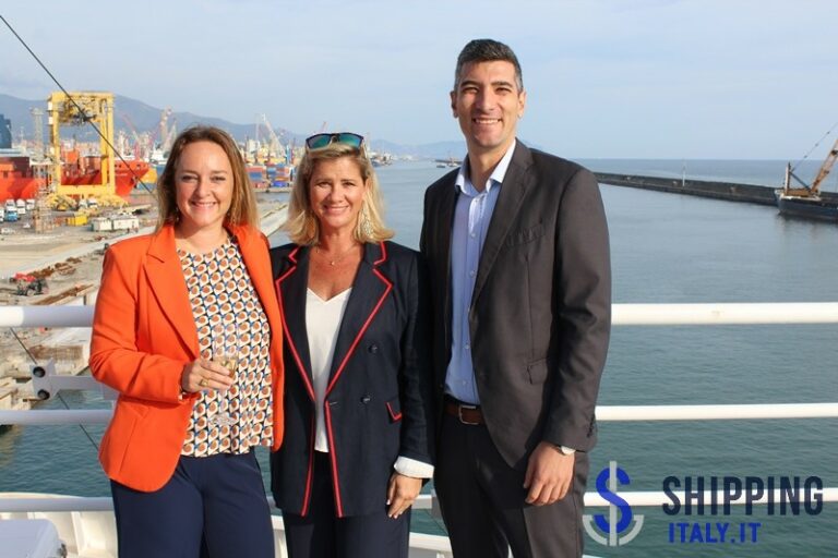 Yacht Servant primo scalo a Genova (16)