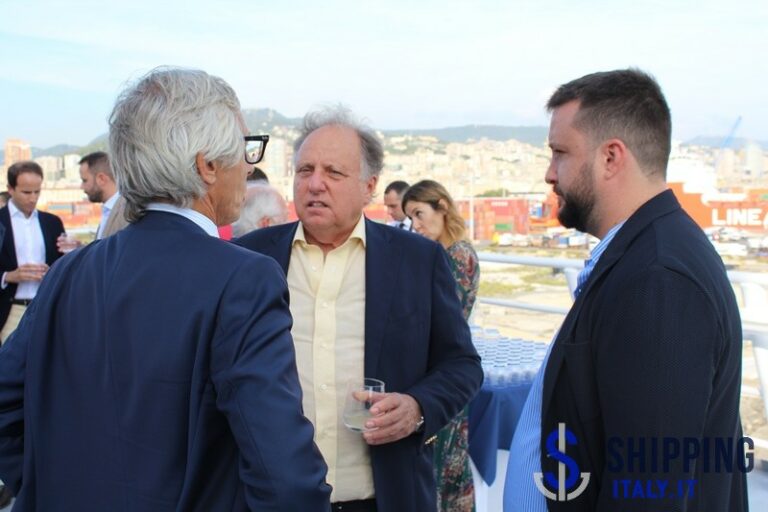 Yacht Servant primo scalo a Genova (20)