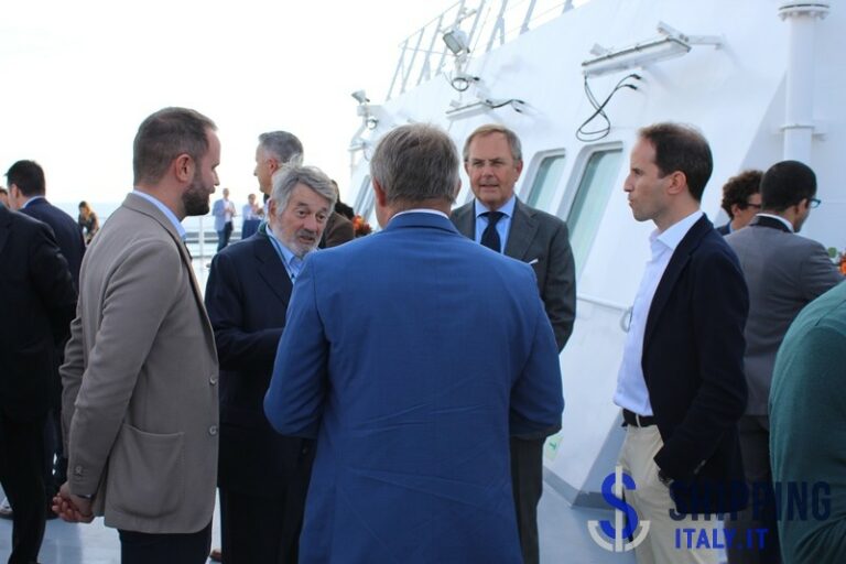 Yacht Servant primo scalo a Genova (23)