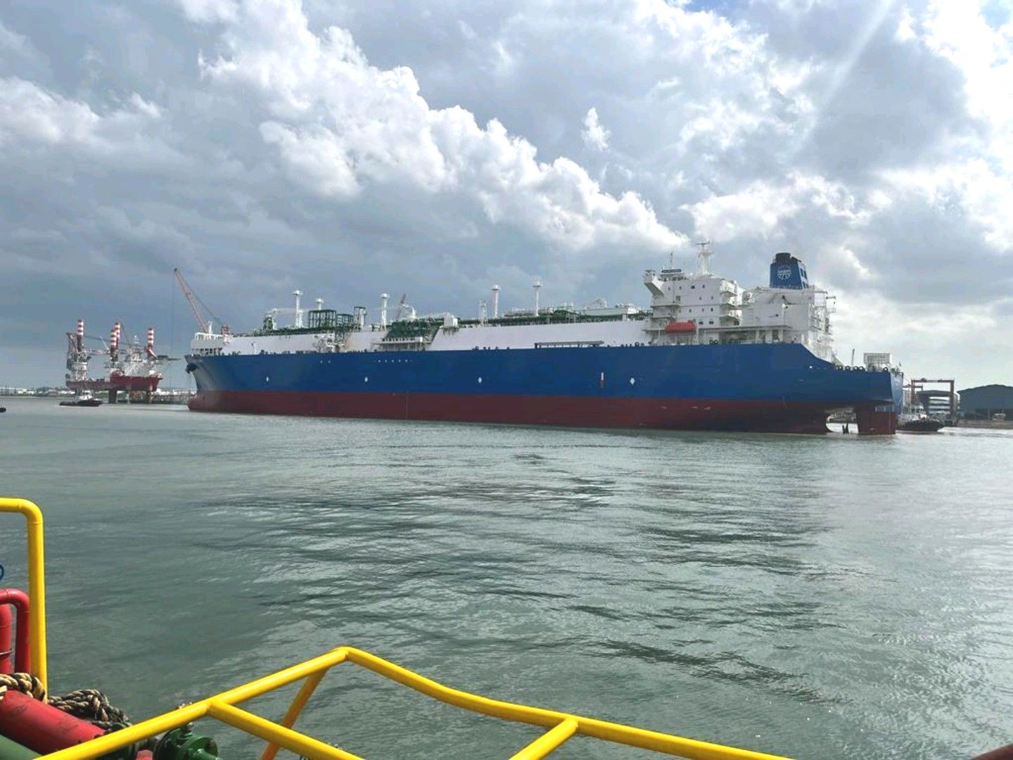 La Nave Rigassificatrice Golar Tundra Salpata Da Singapore E Diretta A 