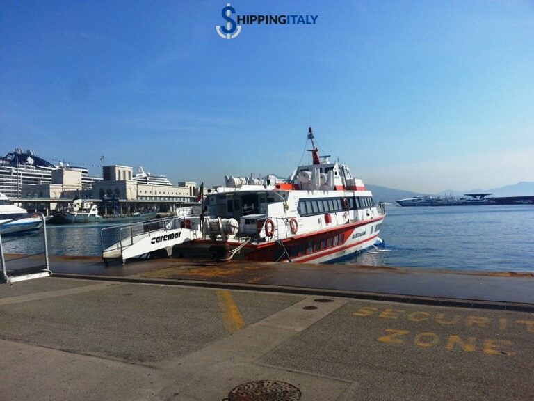 Aldebaran (Caremar) at Molo Beverello in Naples NC 120842