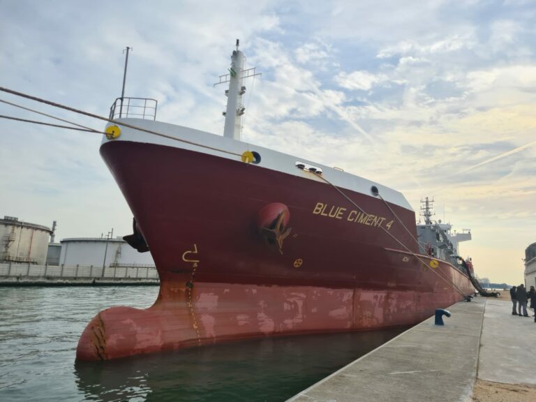 Nave cementiera Blue Ciment 4 a porto Marghera – Veneta Cementi