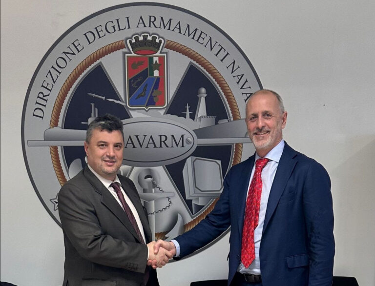 Marina Militare – T. Mariotti – Zanetti stretta di mano