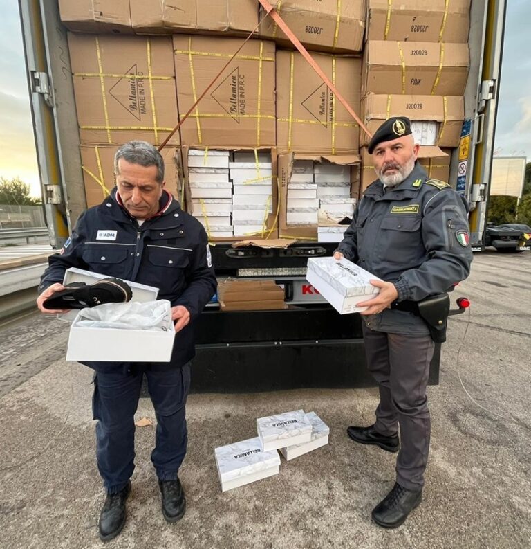 Bari sequestro calzature