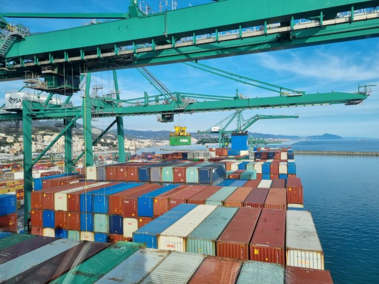 Cosco Shipping Aries – container – Psa Genova Pra’ (1)