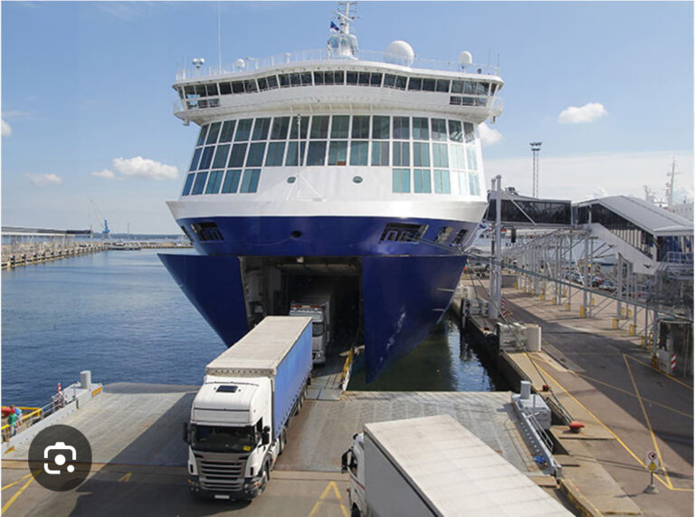 Autostrade del mare – prua nave – traghetto – camion