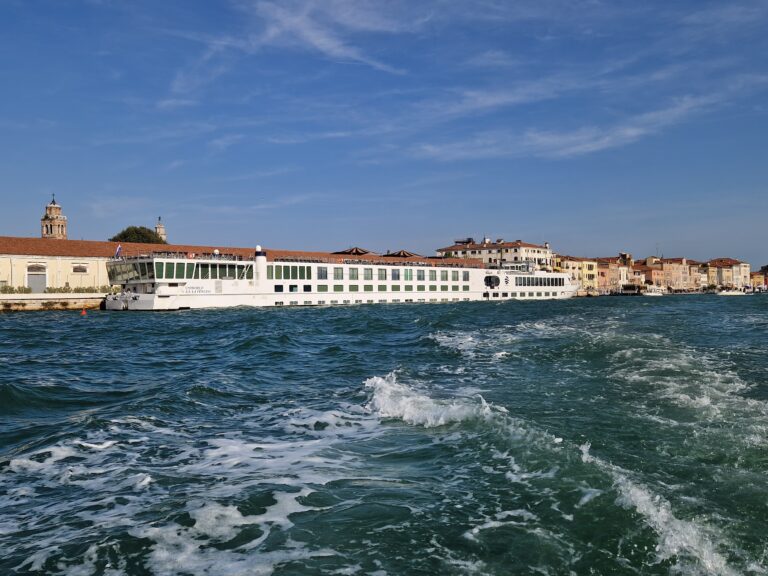Nave da crociera fluviale Venezia