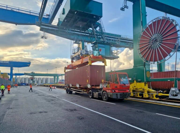 Psa – Parco ferroviario Rugna – Genova – treno container (2)