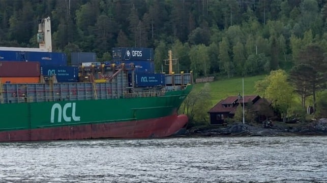 NCL-Salten-aground-near-house.84b428
