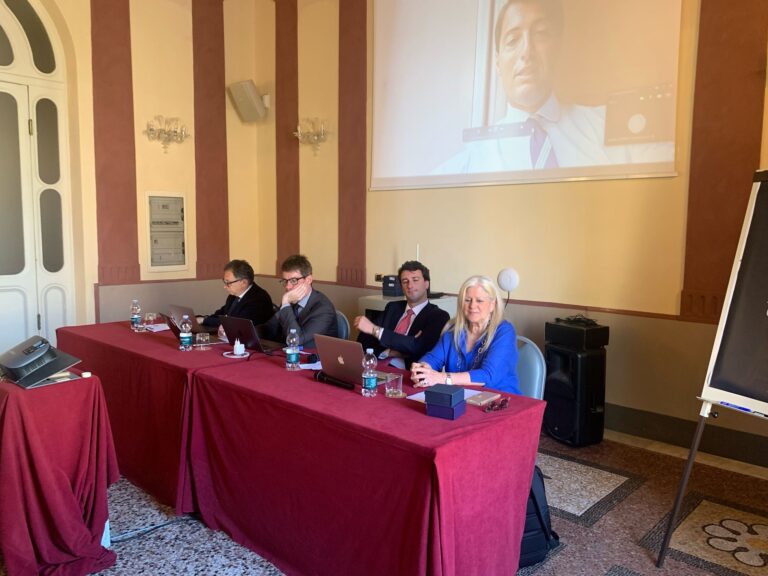 Il tavolo dei relatori, in collegamento Galietti