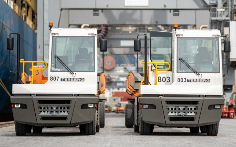 i trattori portuali Terberg (002)