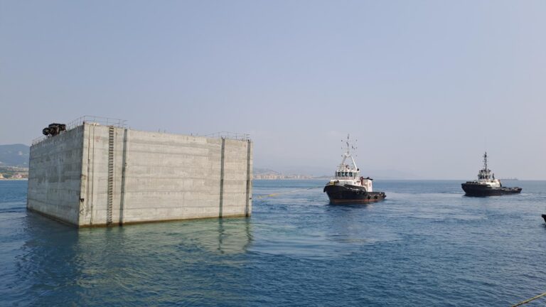 Cassoni nuova diga di Genova