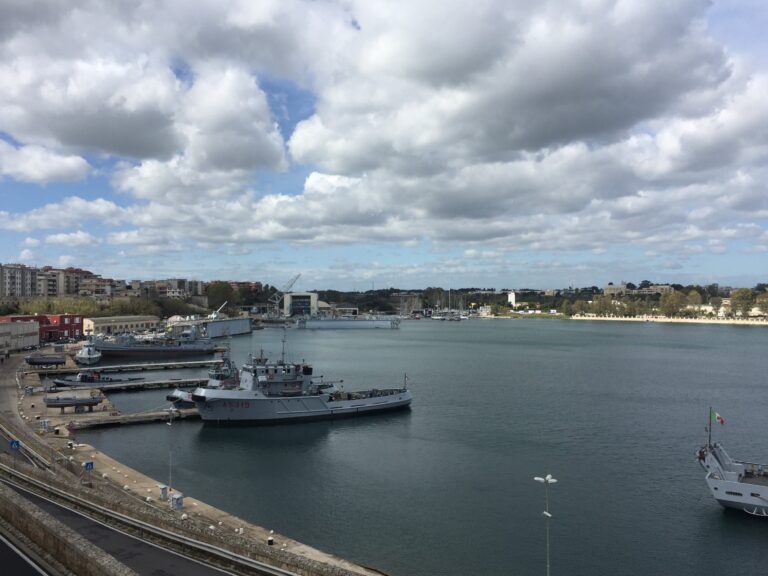 porto di Brindisi-Vista Base M.M. dall’alto- Lavori di manutenzione e di ammodernamento delle infrastrutture portuali della Stazione Navale della Marina Militare