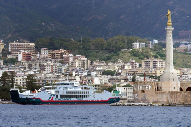 Athena_Bluferries (002)