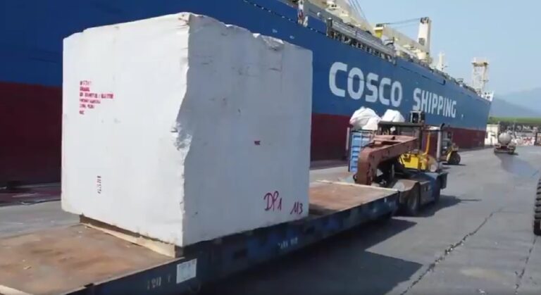 Cosco Shipping sbarco granito a Marina di Carrara