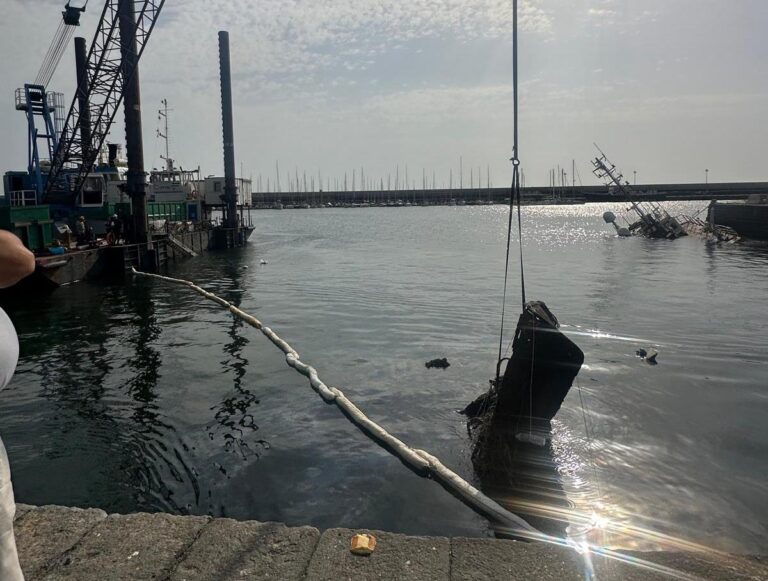 Rimozione relitti nel porto di Catania