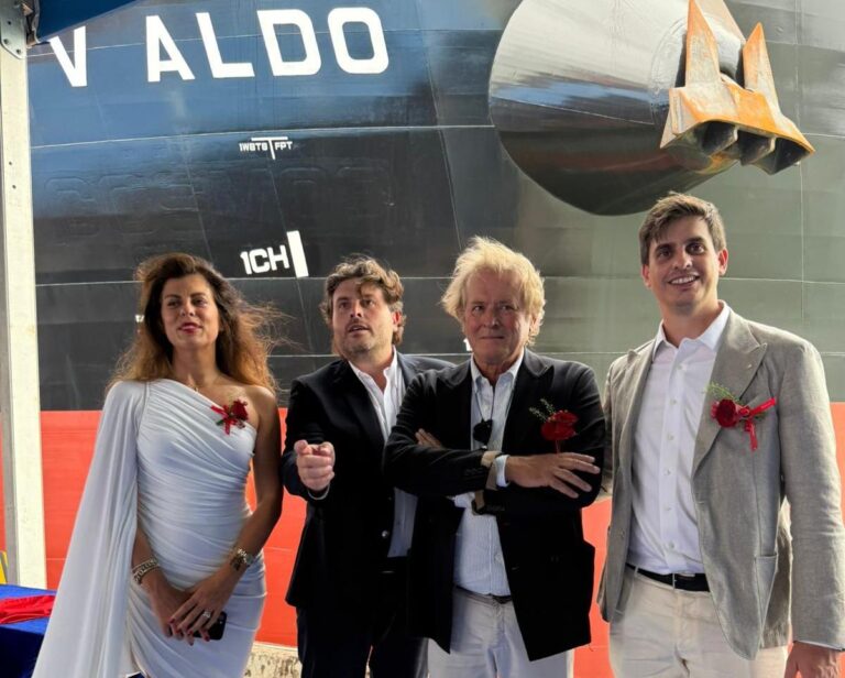 Famiglia Visentini al varo di V Aldo (Giovanni Visentini Trasporti Fluviomarittimi)