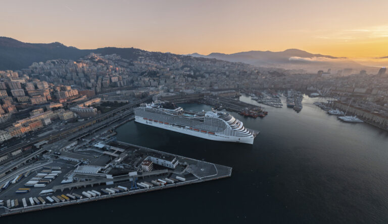 Nave Msc Crociere in porto a Genova