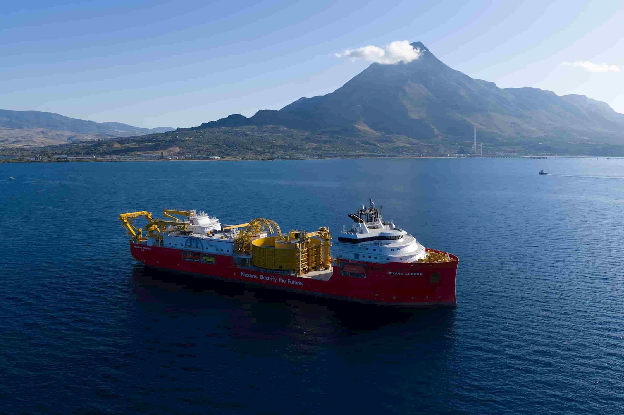 La Nave Nexans Aurora Ha Iniziato La Posa Del TyrrhenianLink Per Terna la-nave-nexans-aurora-ha-iniziato-la-posa-del-tyrrhenianlink-per-terna