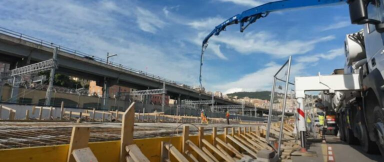 Lavori di elettrificazione porto di Genova