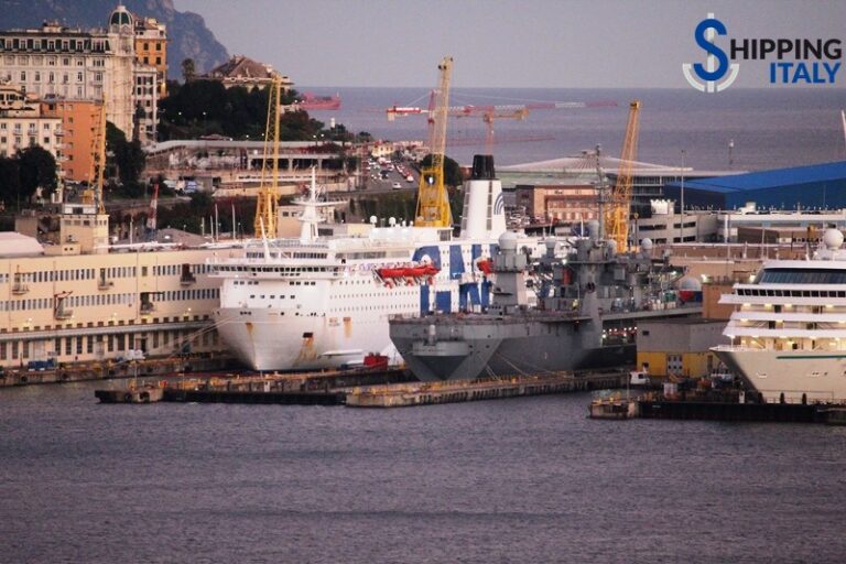 Gnv Azzurra – hotel galleggiante – area riparazioni Genova – Uss Mount Whitney
