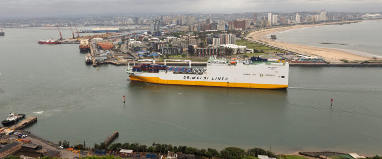 Grimaldi nave a Durban