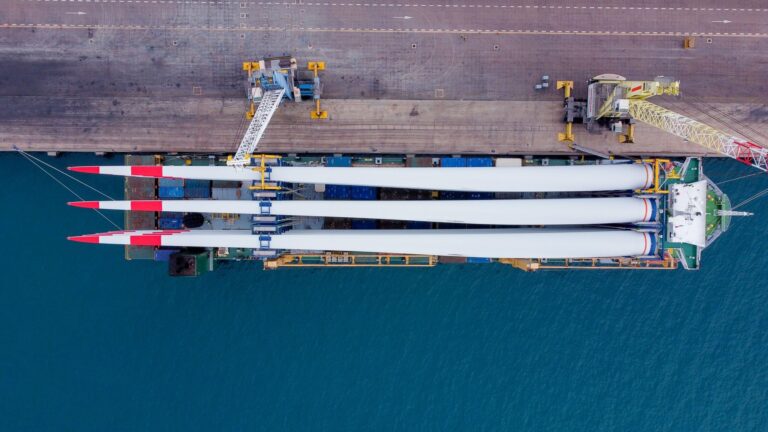 Vestas – imbarco pale eoliche offshore – Taranto – Piattaforma logistica (2)