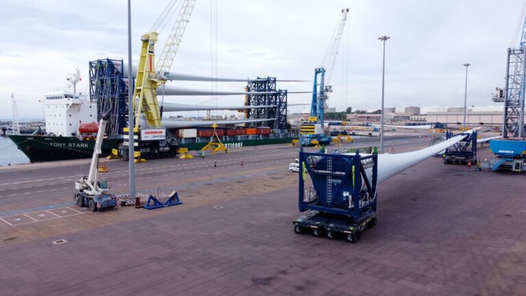 Vestas – imbarco pale eoliche offshore – Taranto – Piattaforma logistica (3)