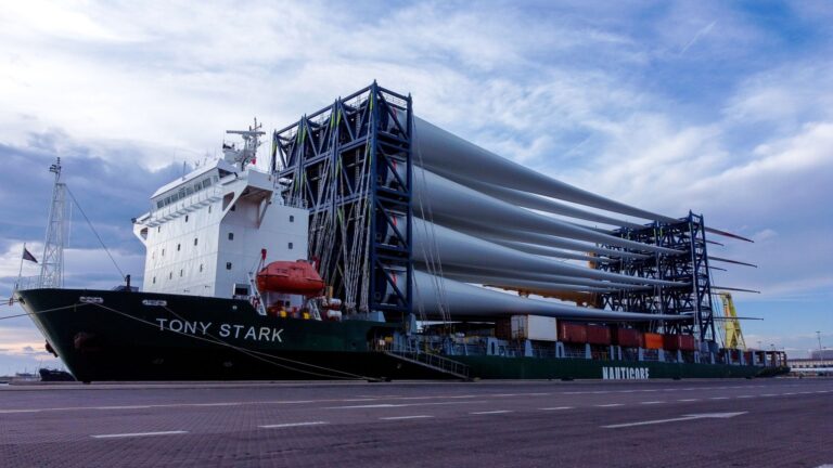 Vestas – imbarco pale eoliche offshore – Taranto – Piattaforma logistica (4)