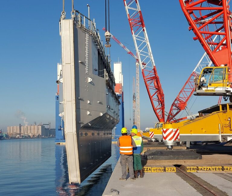 Barca porta – bacino di carenaggio – Arsenale militare di taranto – varo a Ravenna – Orizzonte Sistemi Navali – Fincantieri Infrastructure (2)