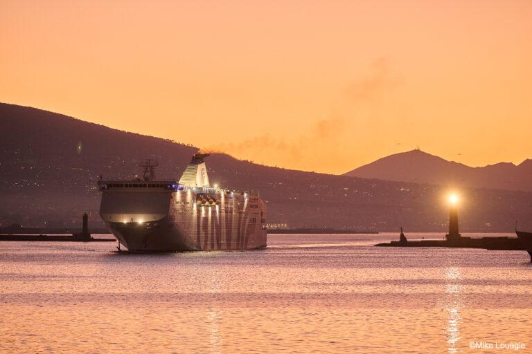 Napoli_GNV SIRIO_LOU_4038 traghetto notturna