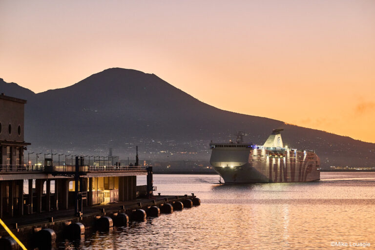 Napoli_GNV SIRIO_LOU_4055 traghetto notturna