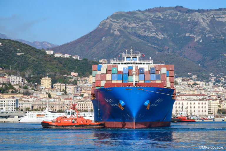 Salerno_COSCO_LOU_4872 rimorchio – rimorchiatori – prua nave portacontainer