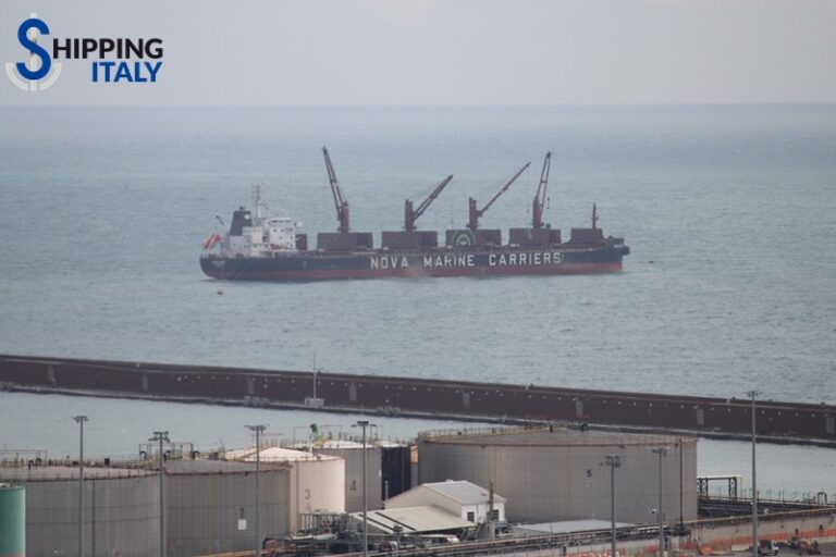 Nova Marine Carriers nave – nuova diga di Genova NC 2491