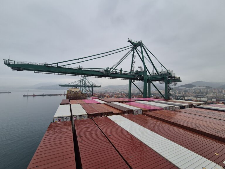 Psa Genova Pra’ container in coperta