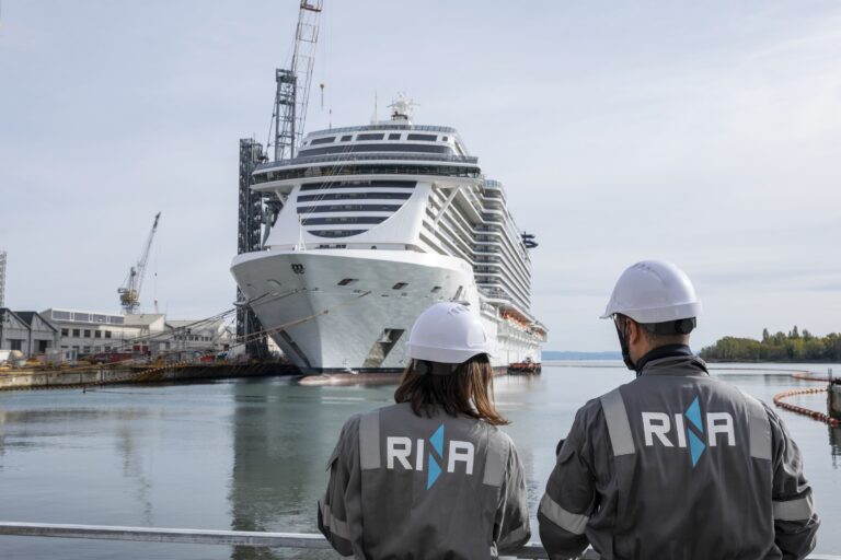 RINA – colleghi al lavoro