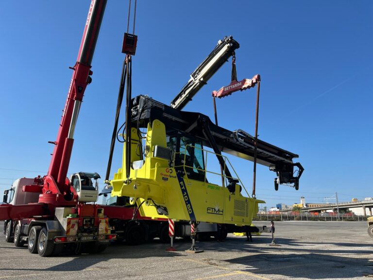 reach stacker consegnato al deposito Spinelli di Livorno