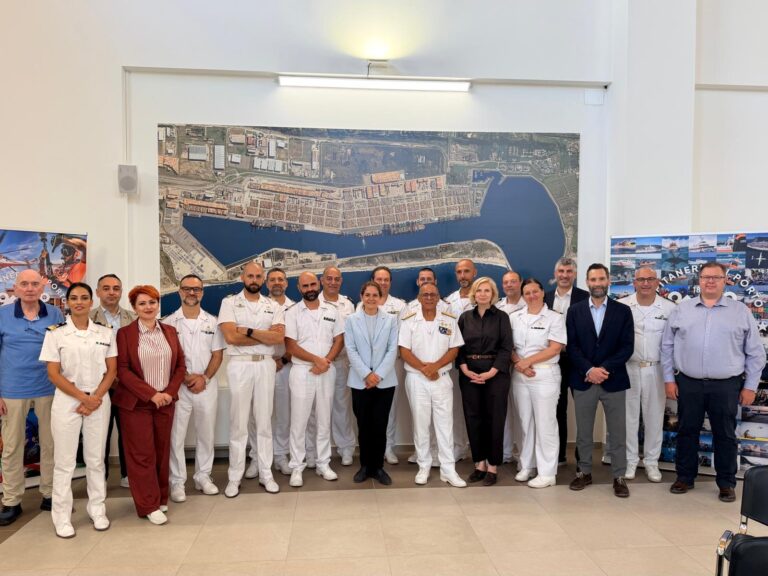 Gioia Tauro capitaneria Emsa foto di gruppo