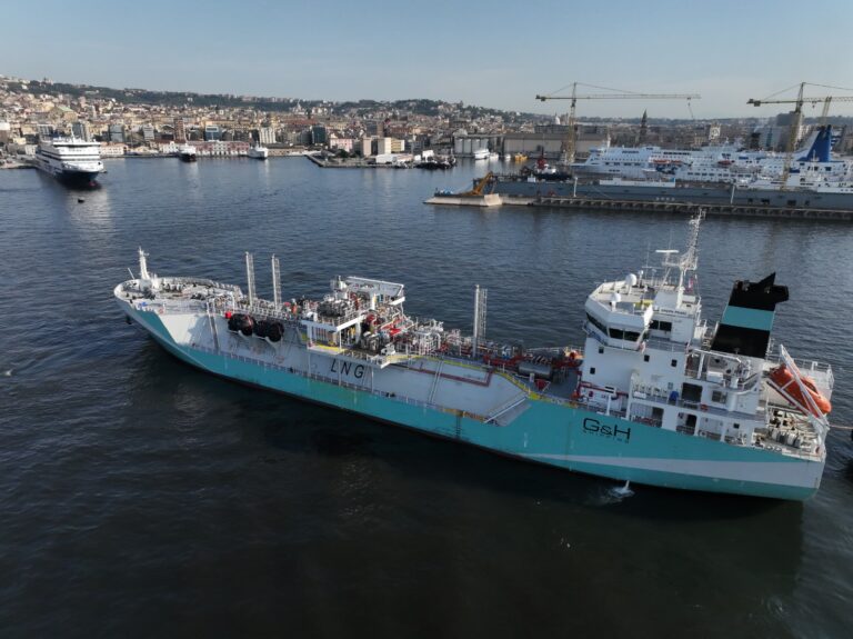 Green Pearl (G&H Shipping) a Napoli
