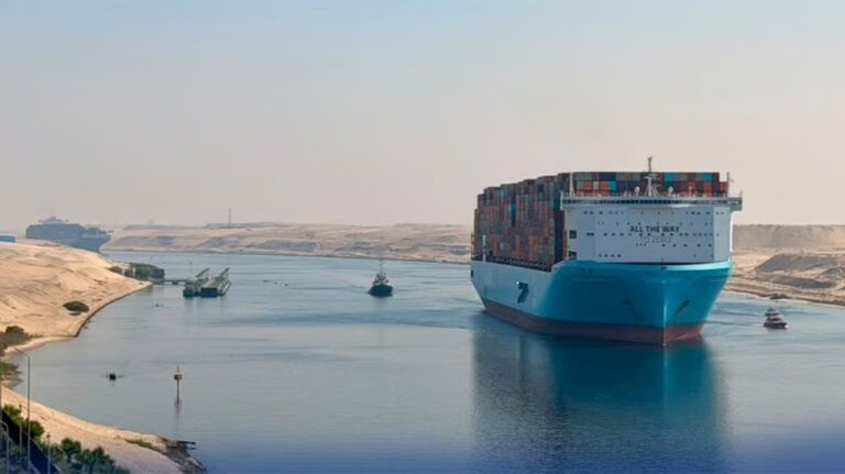 Bangkok-Maersk-in-Suez-Aug-22 –