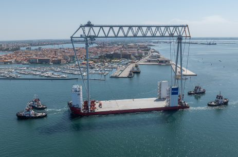 Barge with Goliath crane and 4 tugboats
