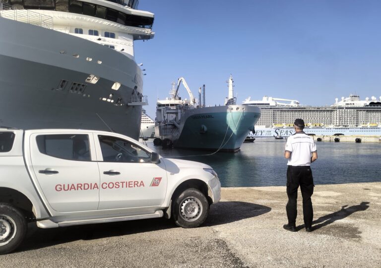 Civitavecchia bunkeraggio gnl lng Green Pearl (Axpo) a nave Silver Ray ship to ship